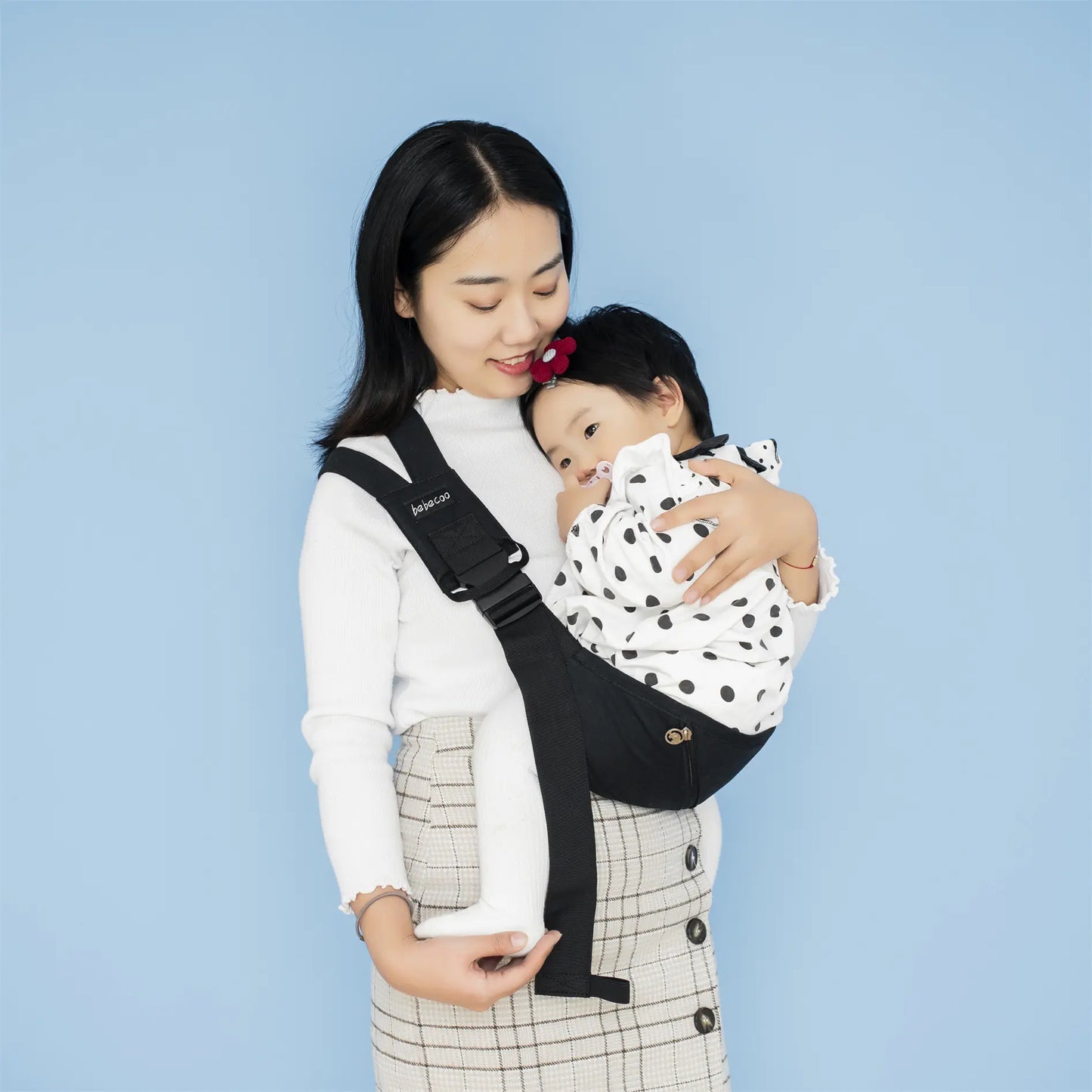 Lightweight Summer Baby Sling for Easy Carrying