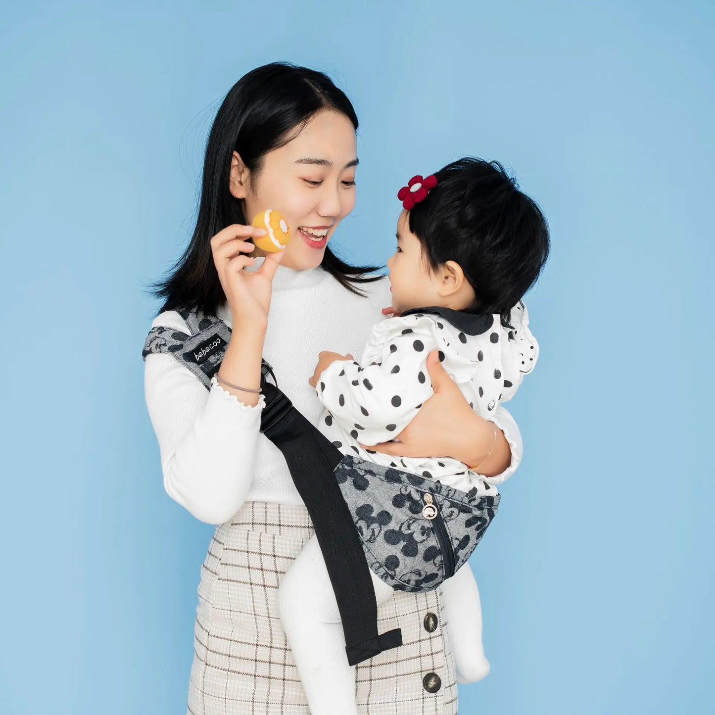 Lightweight Summer Baby Sling for Easy Carrying